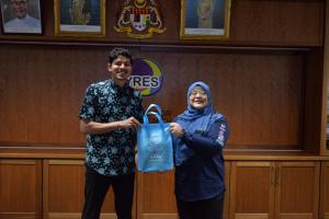  Lawatan Pertama Pengerusi Lembaga Pengurus IYRES ke IYRES